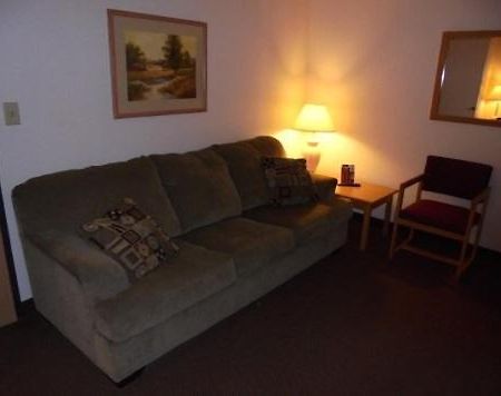 Herington Inn And Suites Екстериор снимка