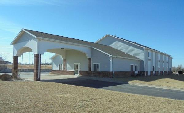 Herington Inn And Suites Екстериор снимка